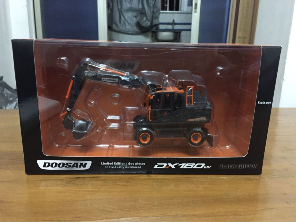 UH8138 1 50 Doosan Dx160w Wheeled Excavator Diecast Toy Model Black Limited Editon VERY RARE