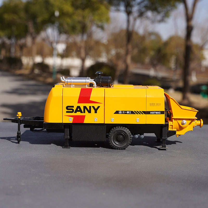 Original faxctory 1:28 SANY HBT90C diecast Concrete conveying pump truck model alloy engineering truck pumper miniature