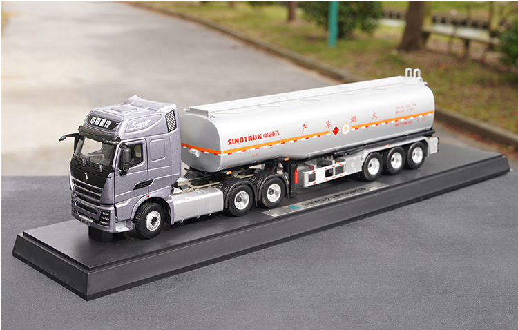 Original factory 1:36 sinotruk HOWO Brand new TH7 diecast container truck model for gift, collection, toy