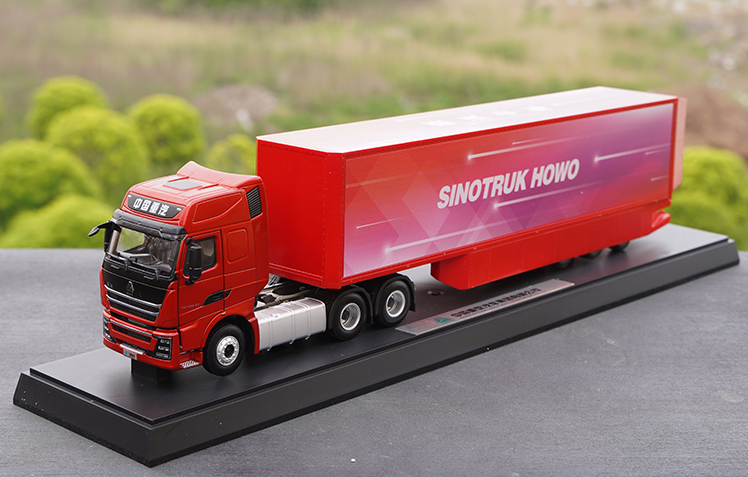 Original factory 1:36 sinotruk HOWO Brand new TH7 diecast container truck model for gift, collection, toy