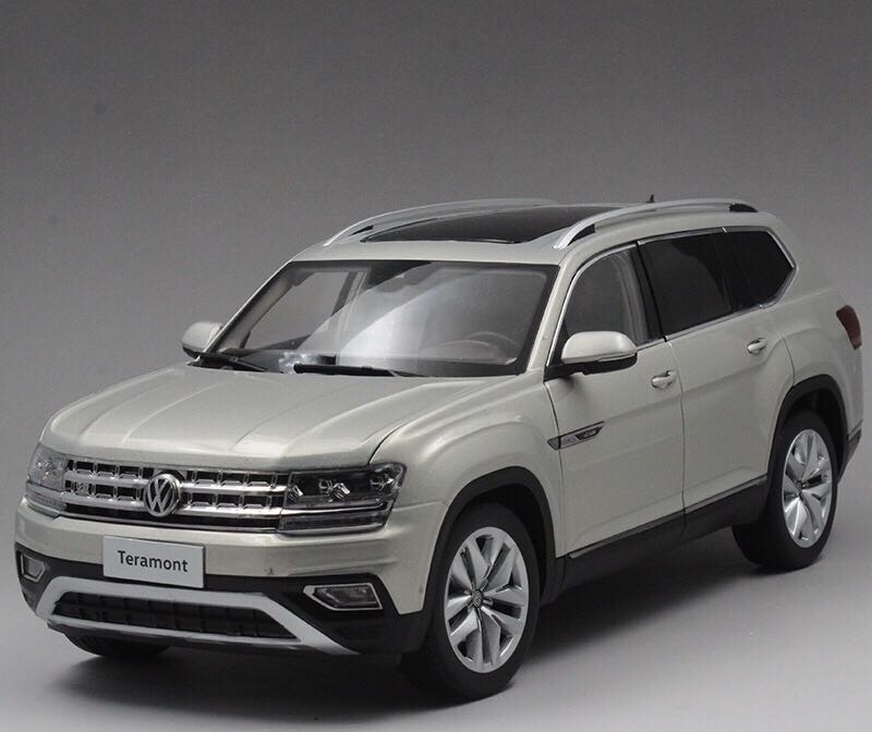 1:18 VOLKSWAGEN TERAMONT 2017 Diecast SUV models