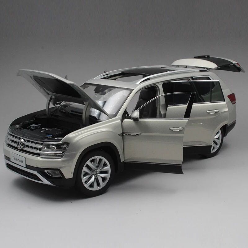 1:18 VOLKSWAGEN TERAMONT 2017 Diecast SUV models